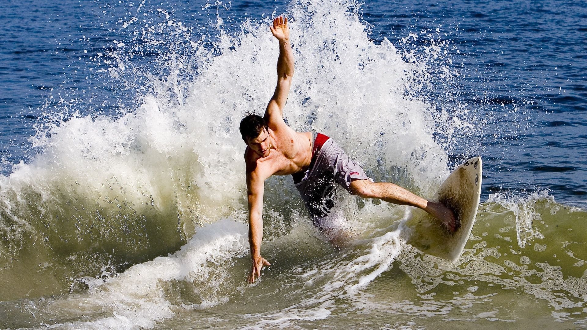 爱游戏官方论坛-海域巡航帆船大赛，海上风云的速度比拼，小型巡航帆船